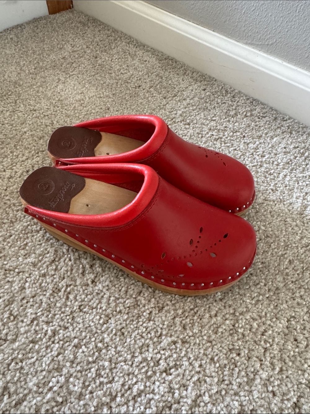Troentorp Red Leather Clogs with Perforated Detail size 36